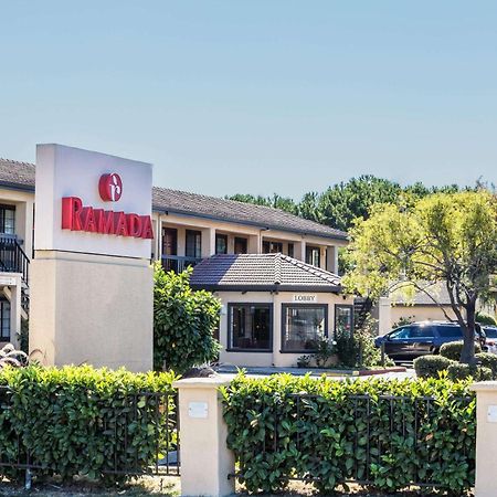 Отель Ramada By Wyndham Маунтин-Вью Экстерьер фото