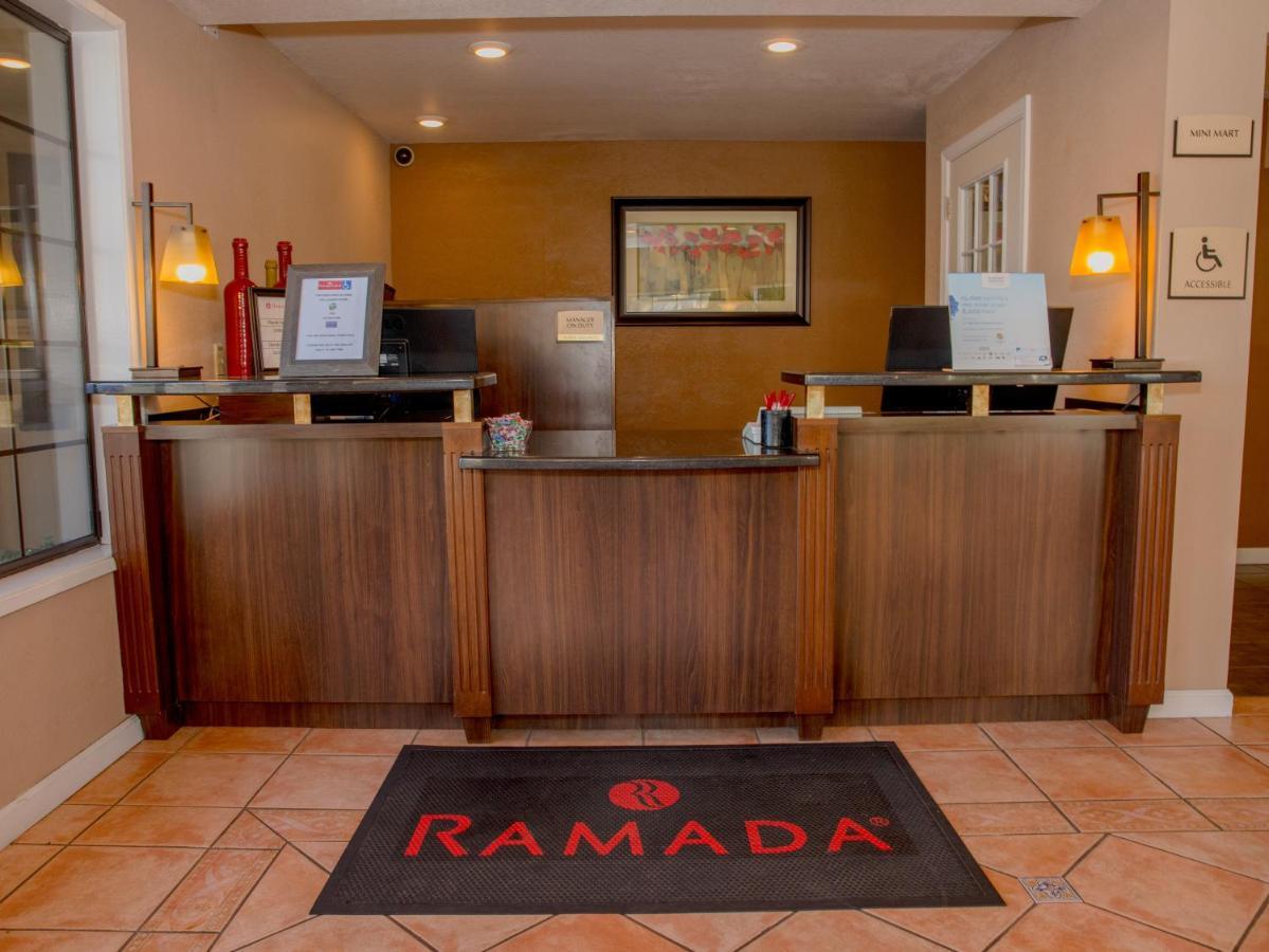 Отель Ramada By Wyndham Маунтин-Вью Экстерьер фото